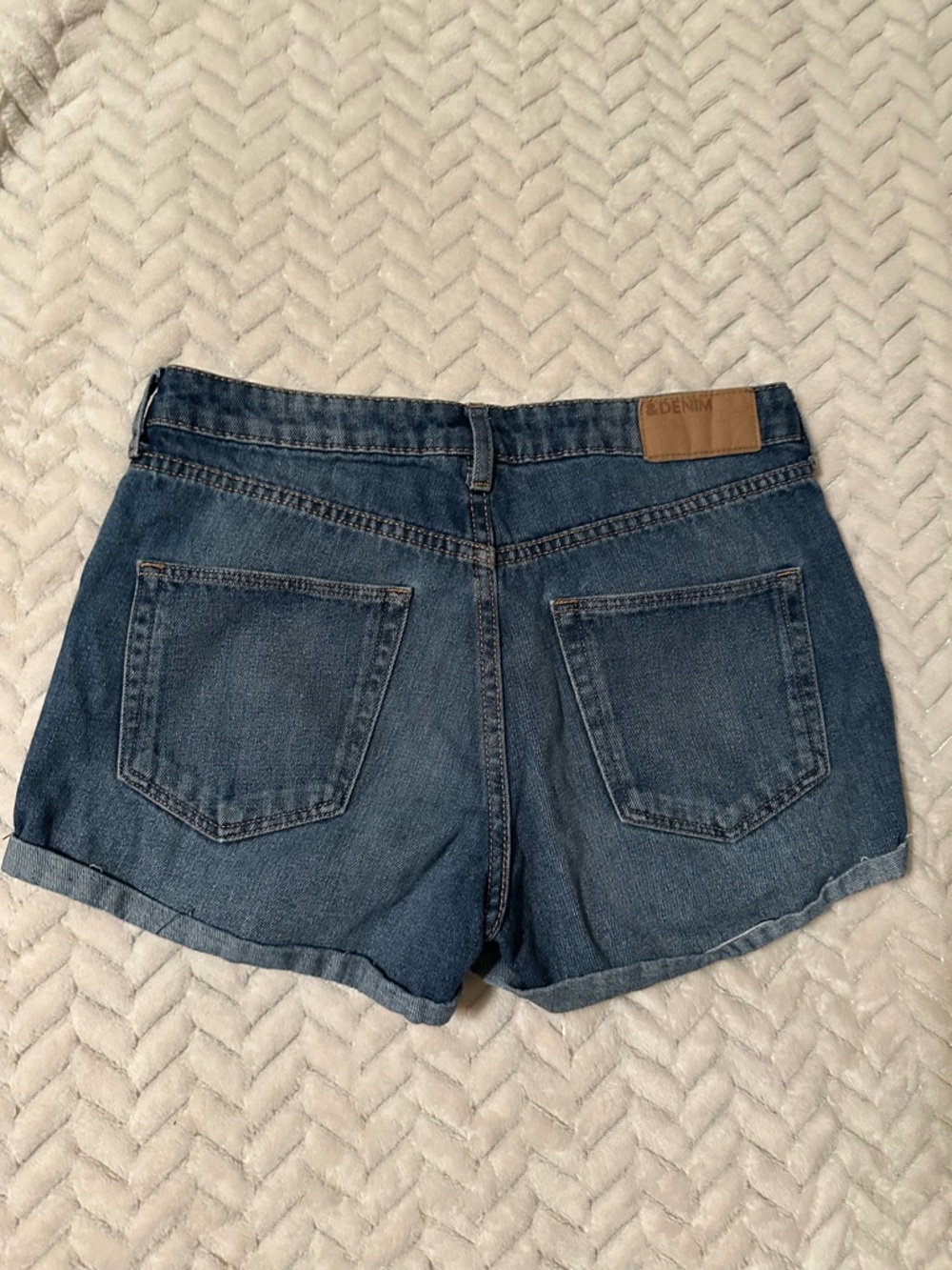 &Denim by H&M Classic Blue Denim Roll-Cuff Women’s Shorts Size 6